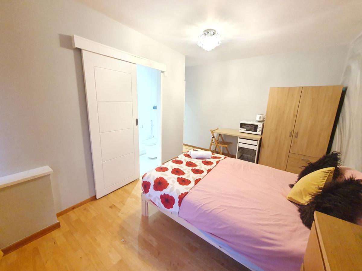 Beautiful Guest Rooms, Free Parking, 30Min Heathrow, 40Min Wembley, 60Min Central London Greenford  Exterior foto