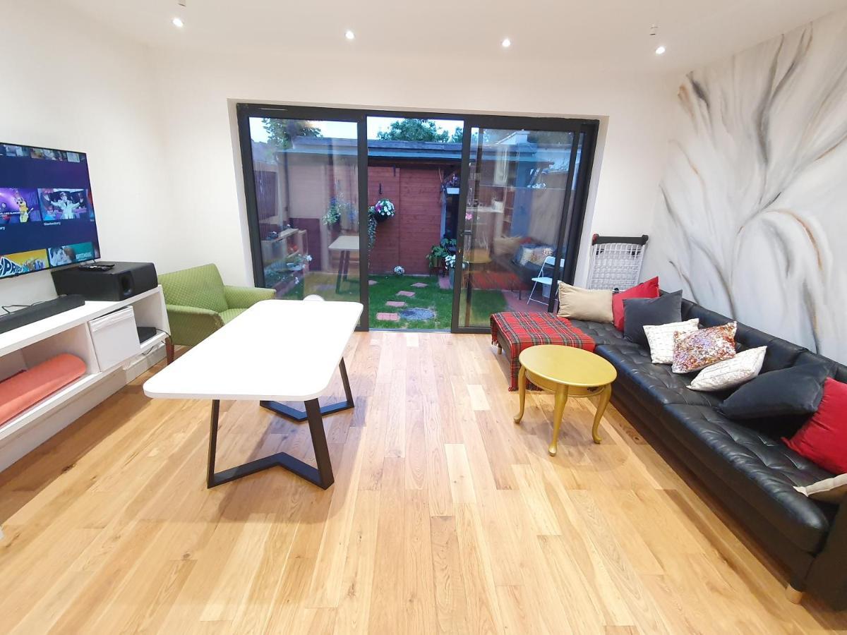 Beautiful Guest Rooms, Free Parking, 30Min Heathrow, 40Min Wembley, 60Min Central London Greenford  Exterior foto