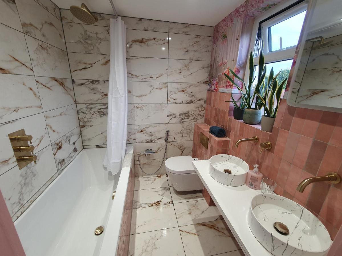 Beautiful Guest Rooms, Free Parking, 30Min Heathrow, 40Min Wembley, 60Min Central London Greenford  Exterior foto